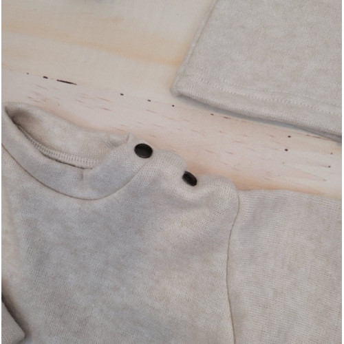 Pletená dojčenská sada 3D, svetrík, tepláčiky + čiapočka Kazum, piesková, veľ. 80