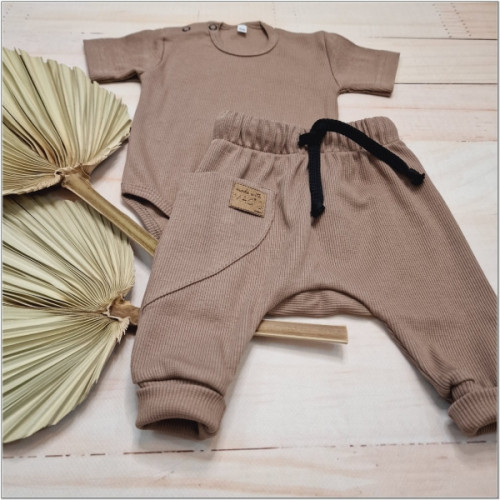 Rebrovaná súprava body kr. rukáv + tepláčky Magic, bavlna, čokoládová, veľ. 62