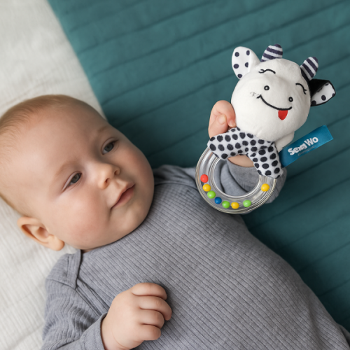 Senzorická hrkálka black&white - Kravička